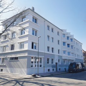 Saniertes Gebäude: Ansicht über Eck