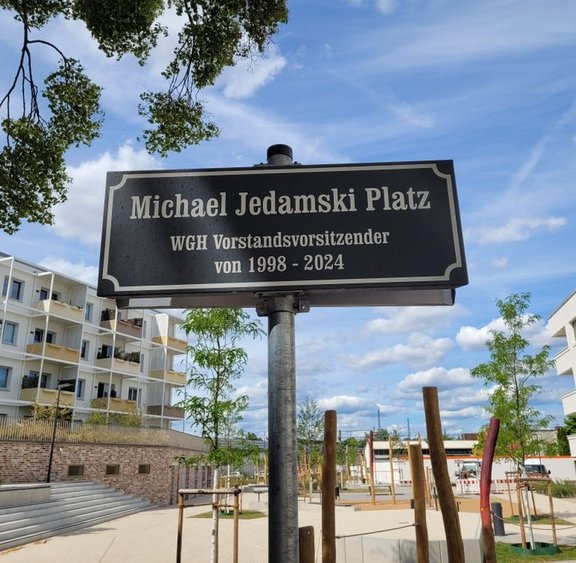 Straßenschild mit 'Michael Jedamski Platz'