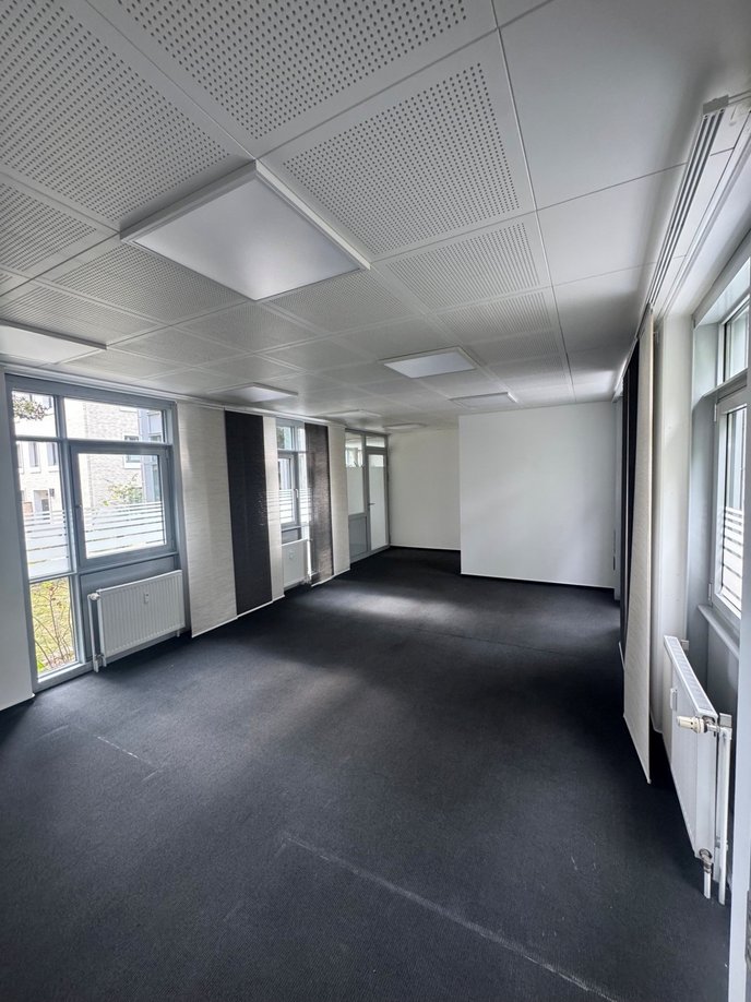 Büro 2 3.jpg