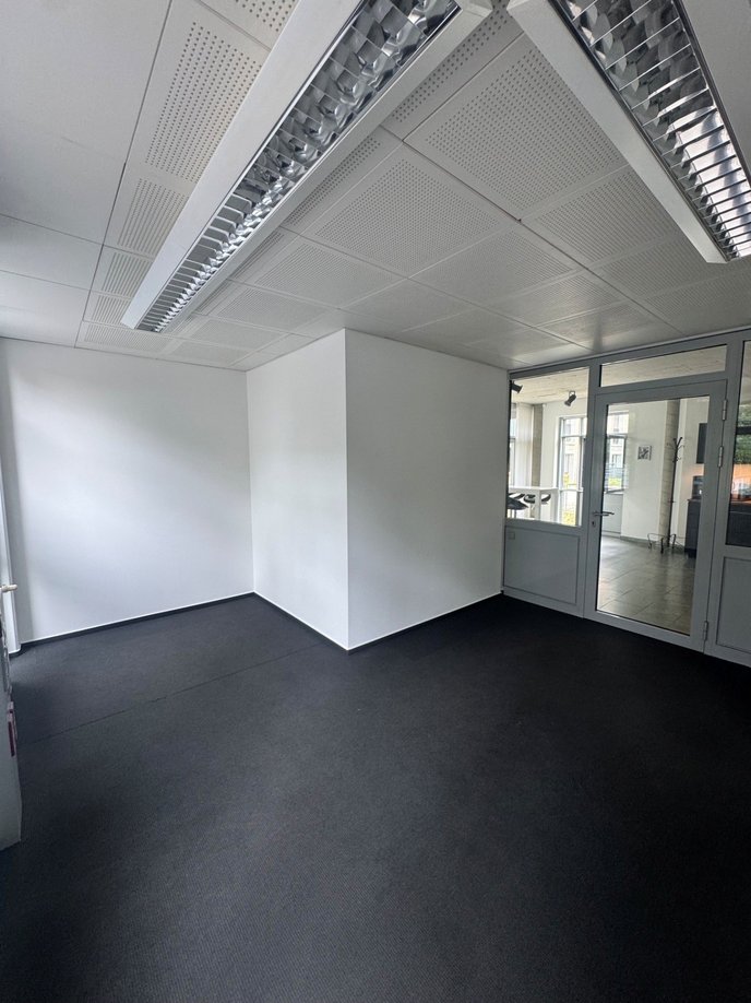 Büro 1.jpg