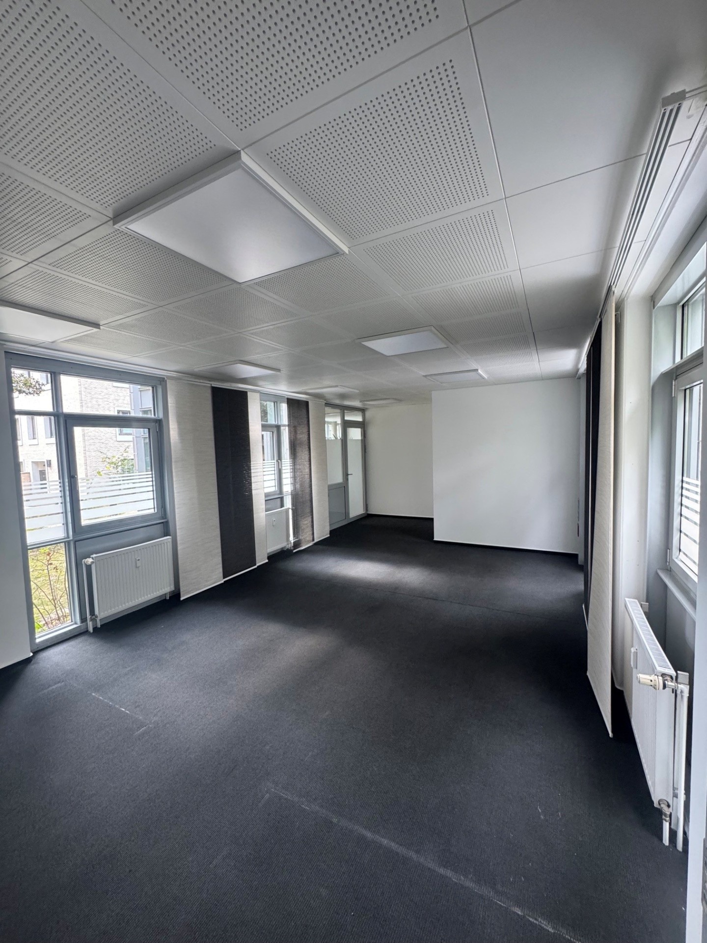 Büro 2 3.jpg