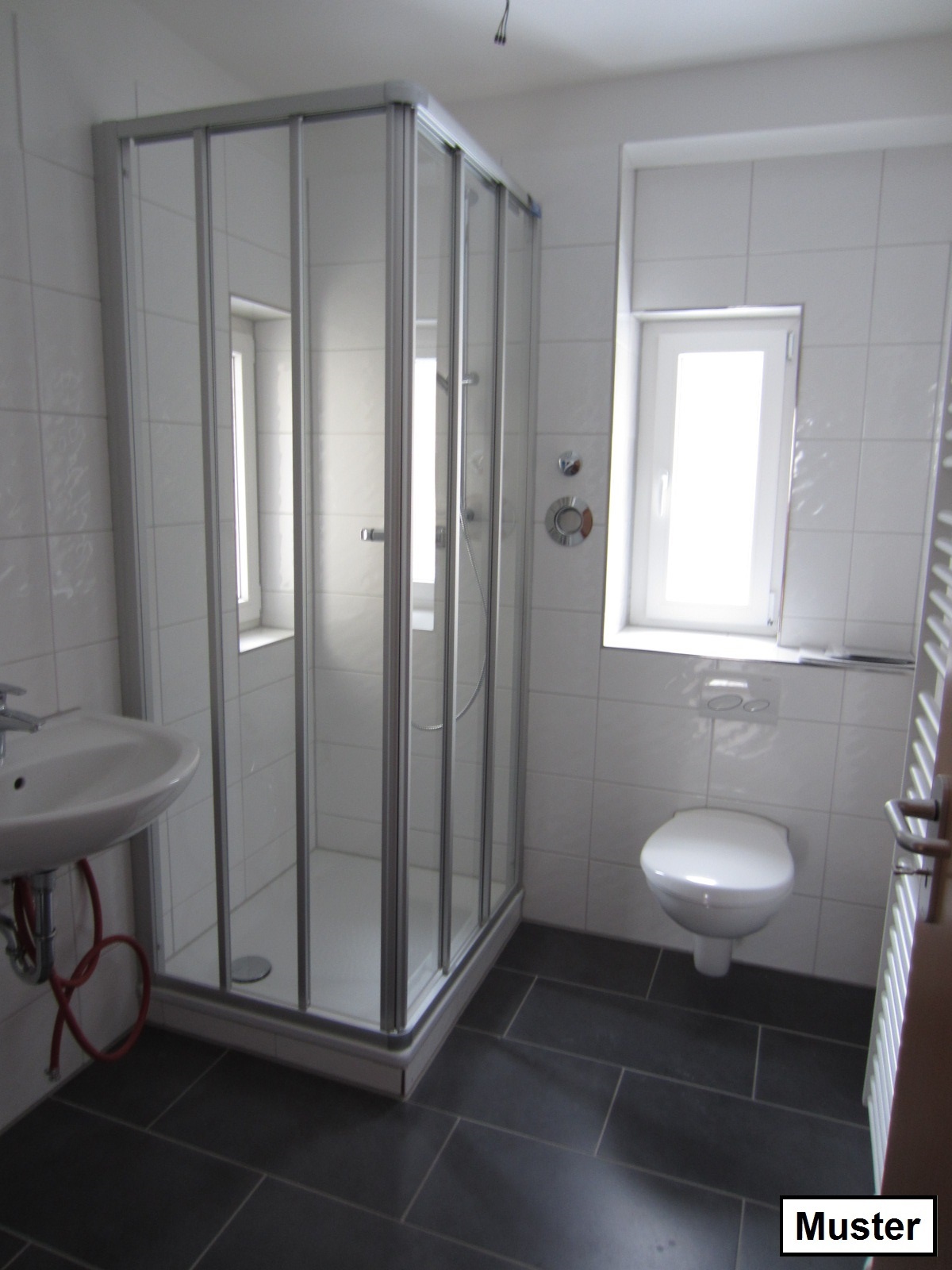 Duschbad_mit_Fenster_2.JPG